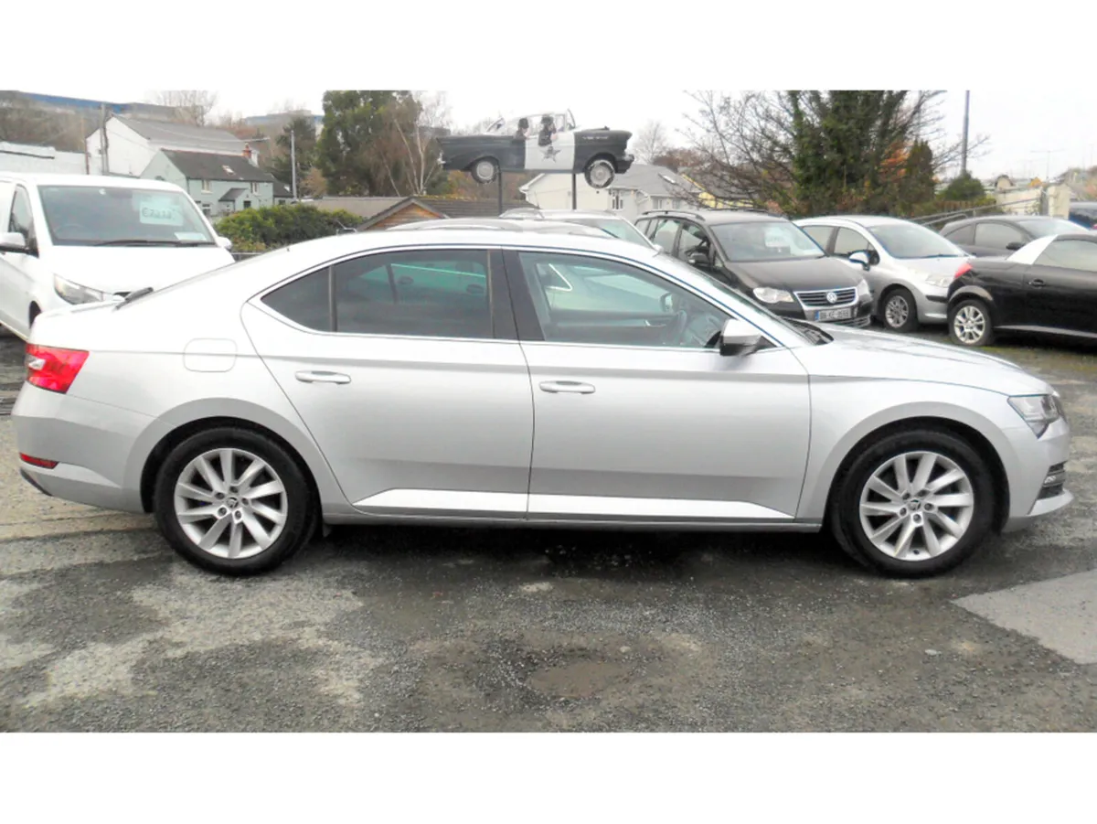 Skoda Superb SE TECH IV PHEV S- TECHNOLOGY DSG - Image 4