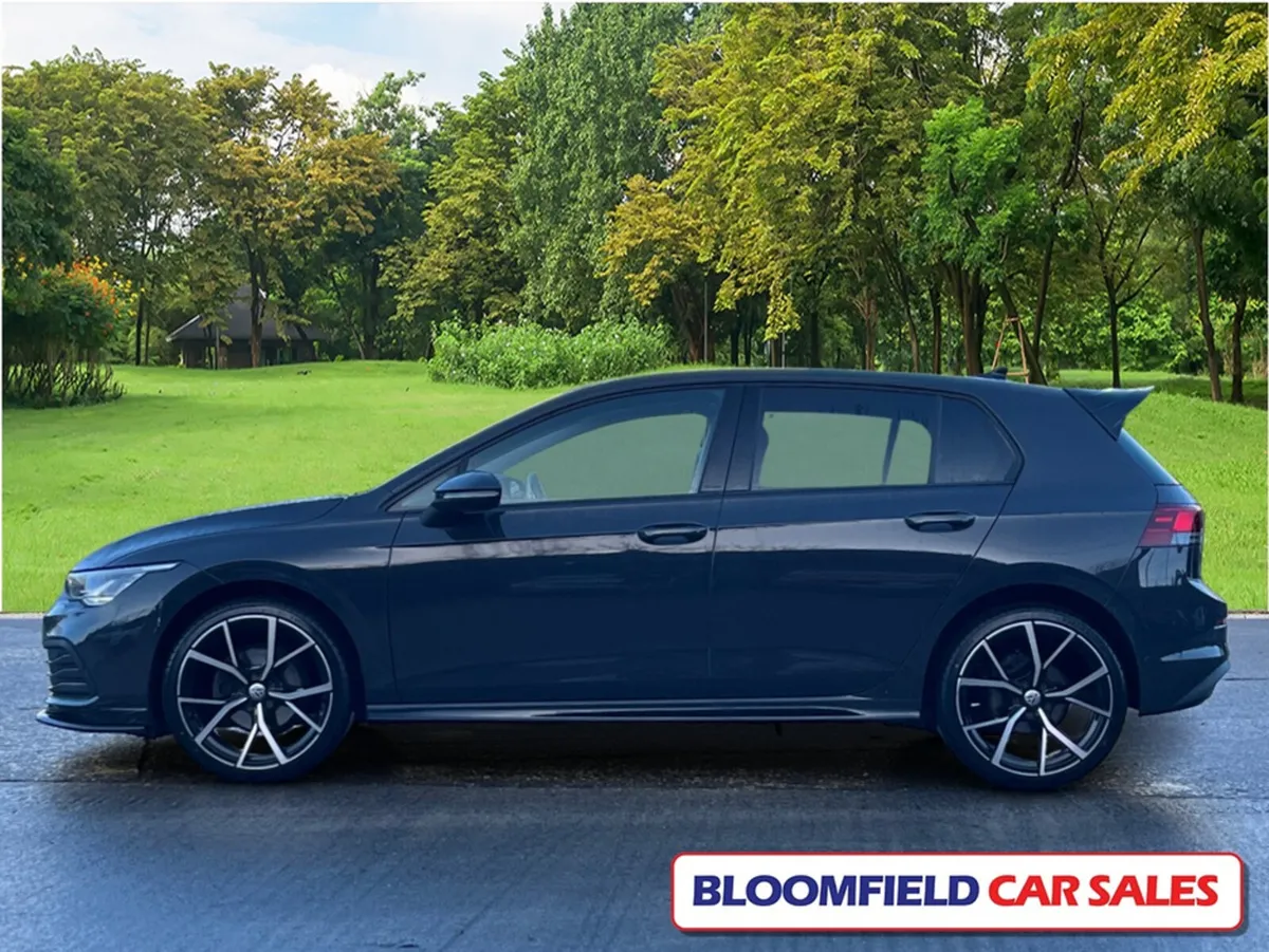 Volkswagen Golf **DEPOSIT TAKEN**2.0 TDI LIFE 5DR - Image 4