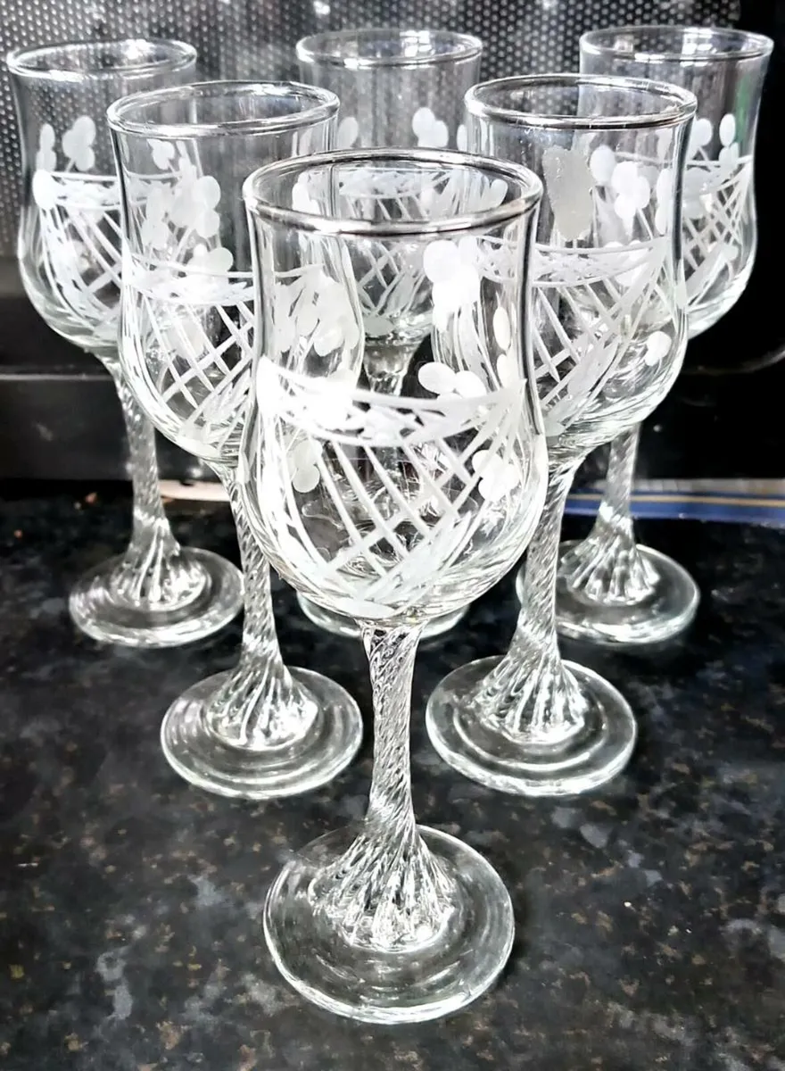 Six Vintage Duiske Sherry Glasses With Harp - Image 2