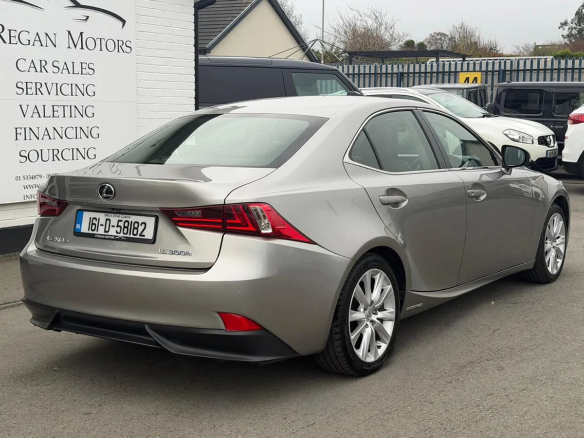 Lexus IS 2.5 ADVANCE HYBRID AUTO - Image 4
