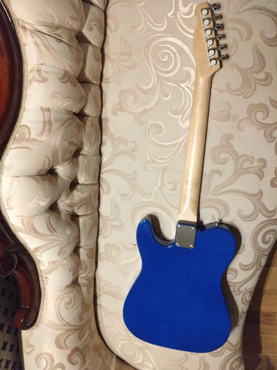 Brand new in box - Electric Guitar with lead - Image 2