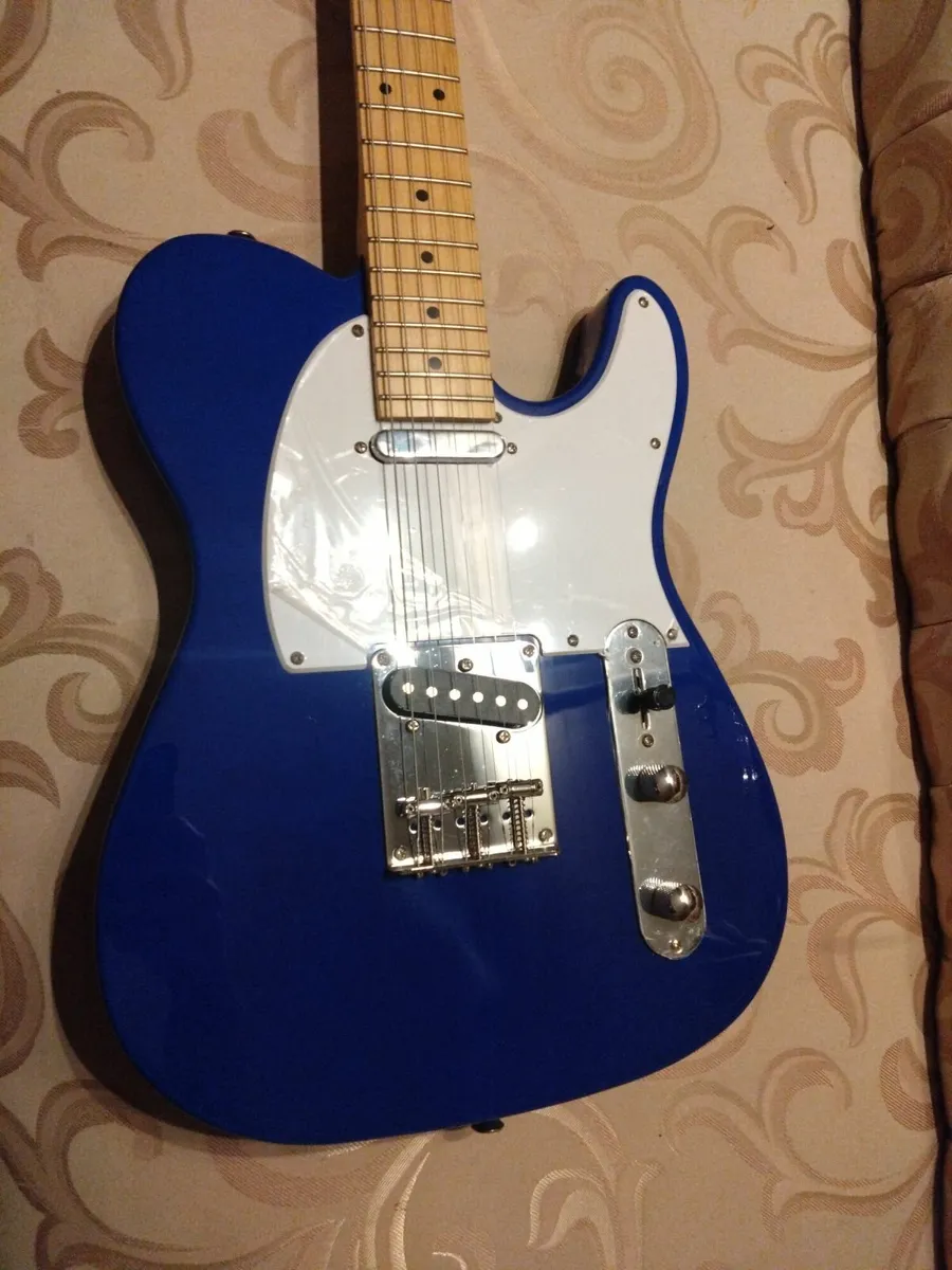 Brand new in box - Electric Guitar with lead - Image 4