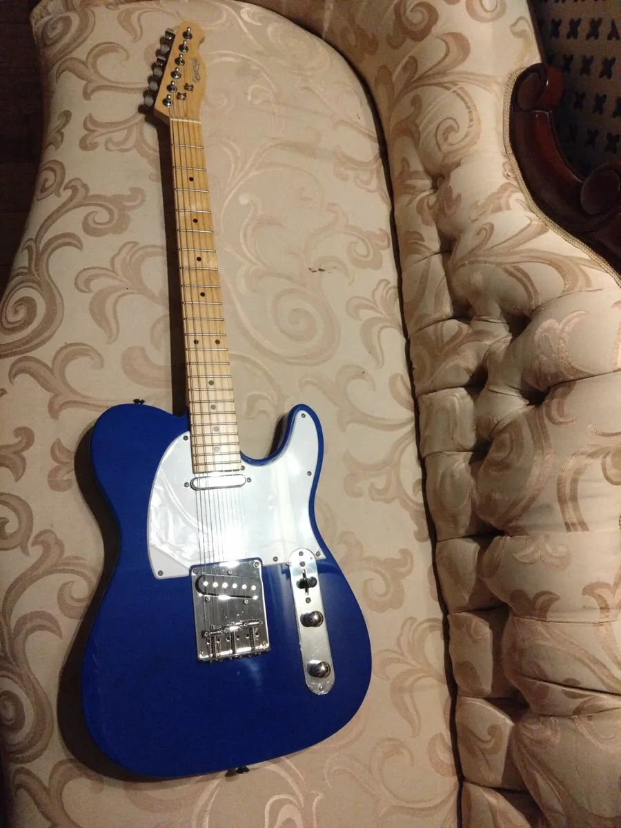 Brand new in box - Electric Guitar with lead - Image 1