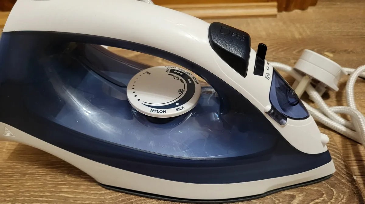 Philips iron - Used few times only - Image 4