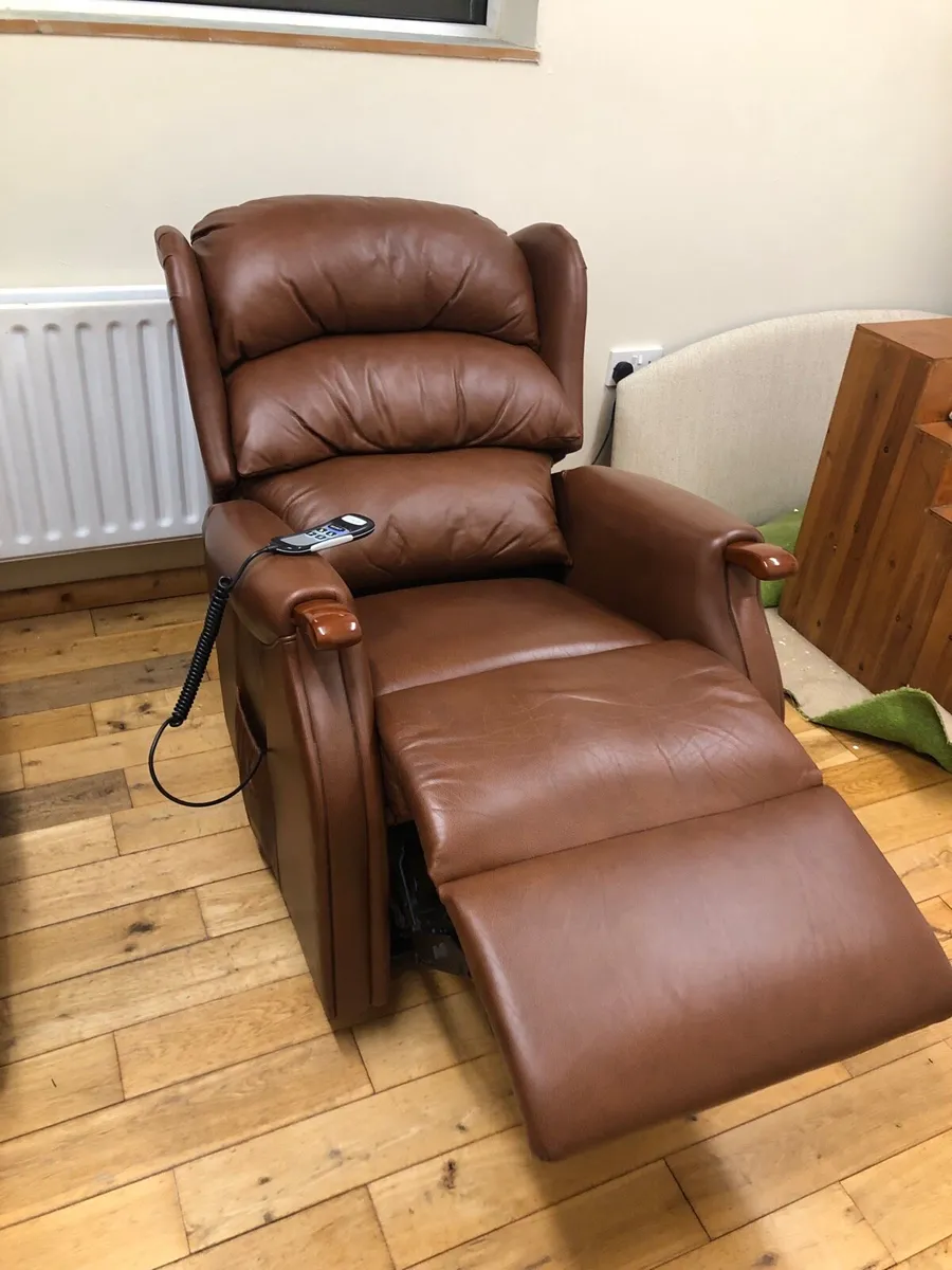 Celebrity Leather Dual Motor Rise Recline Chair - Image 3