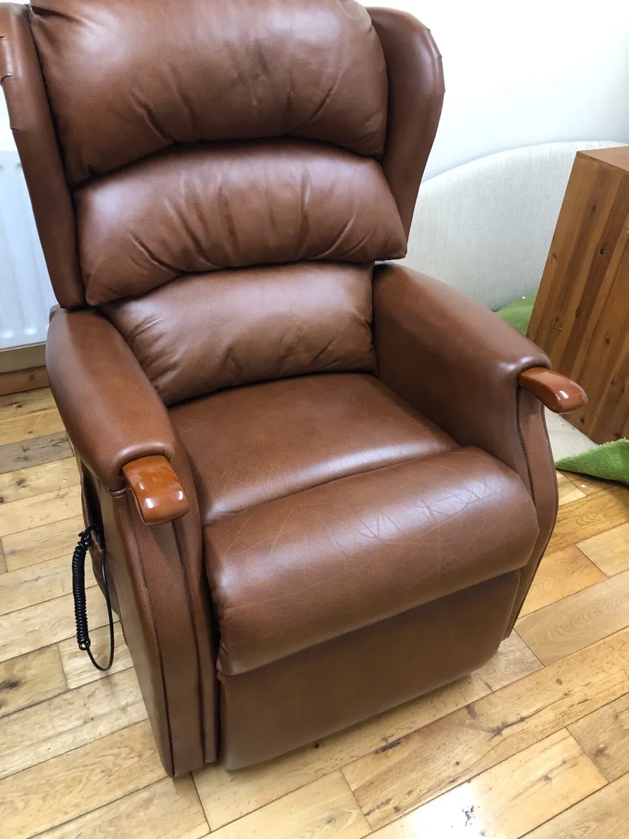 Celebrity Leather Dual Motor Rise Recline Chair - Image 4