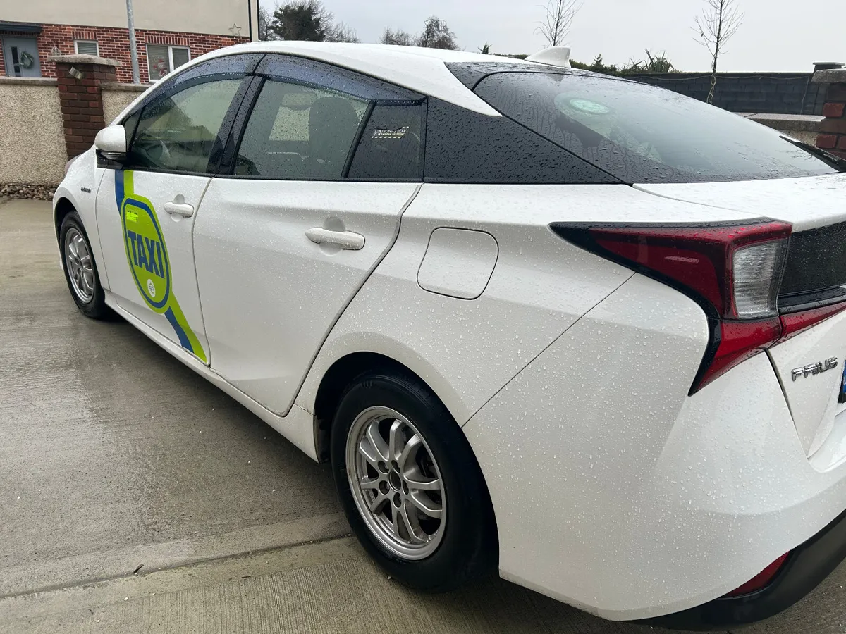 2022 TAXI READY Toyota Prius 1.8 hybrid autoamtic - Image 4