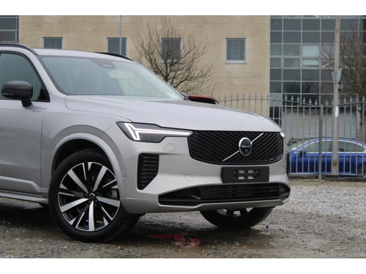 Volvo XC90 T8 PHEV AWD PLUS Dark *7 Seats* - Image 3