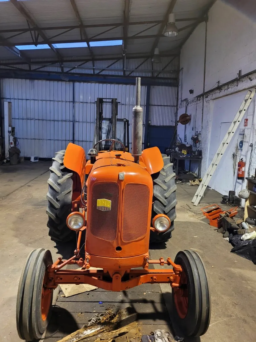 Vintage Tractor - Image 3