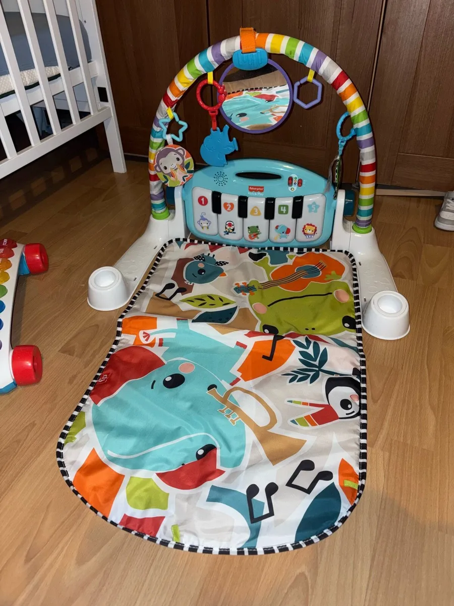 Fisher-Price Glow and Grow Kick & Play Piano gym - Image 1