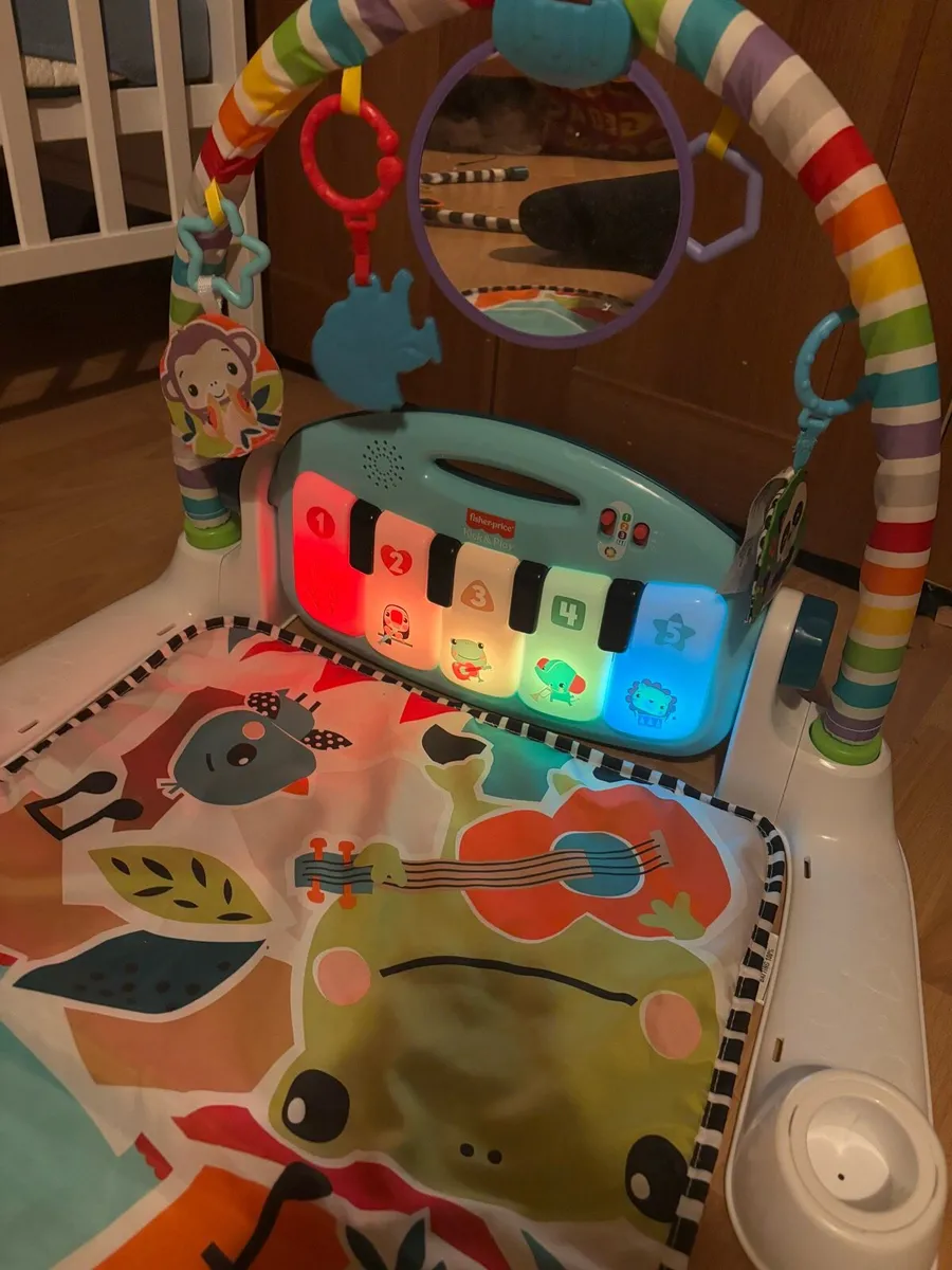 Fisher-Price Glow and Grow Kick & Play Piano gym - Image 2
