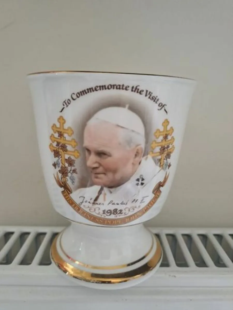 Commemorative cup 1982 Pope John Paul II - Image 1