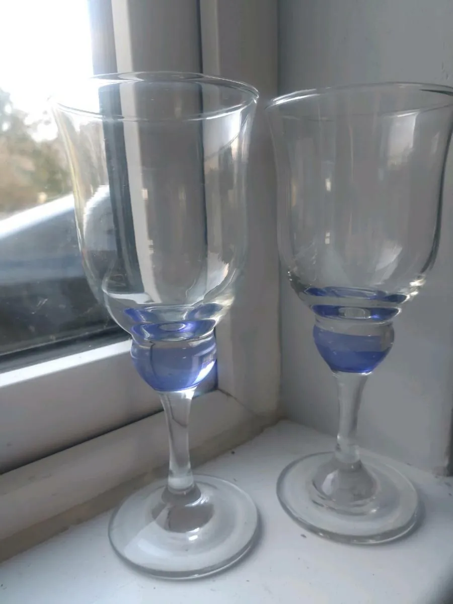 2 good quality glasses - Image 1