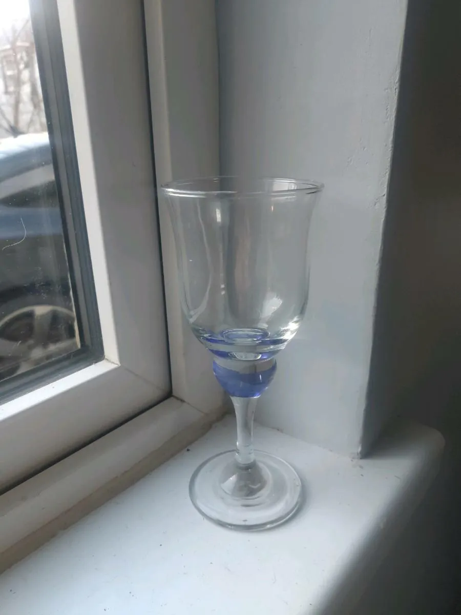 2 good quality glasses - Image 2