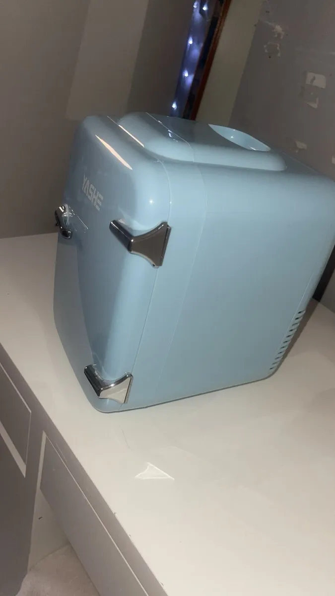 Mini fridge - Image 2