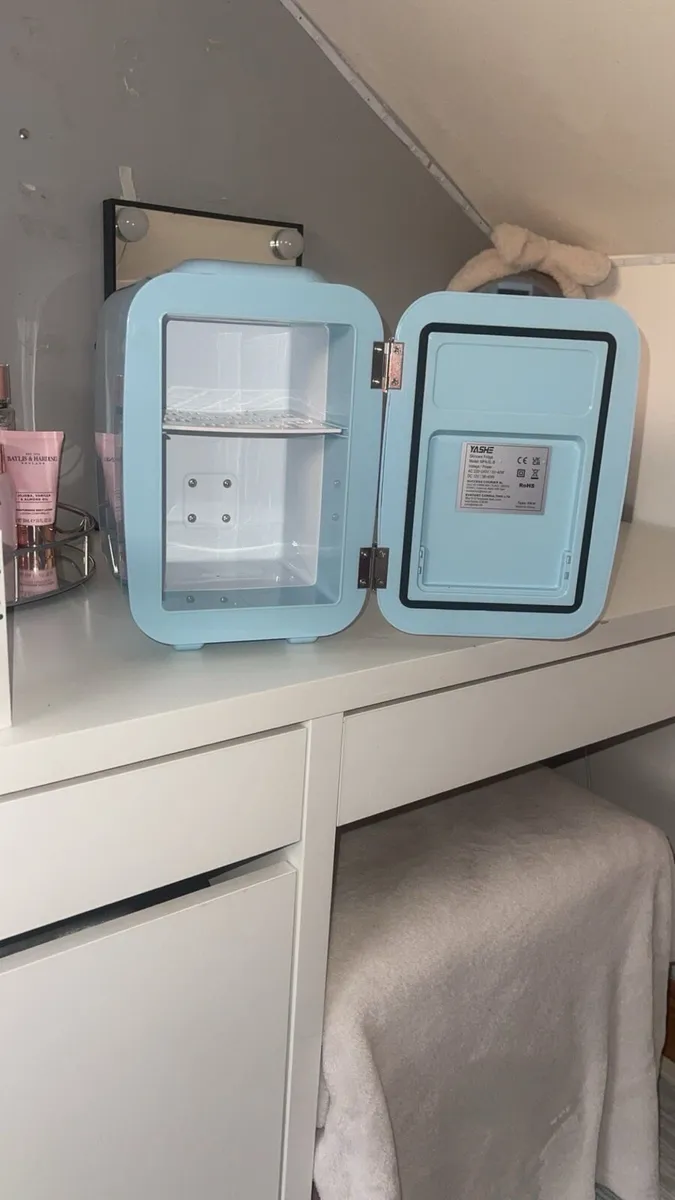 Mini fridge - Image 3