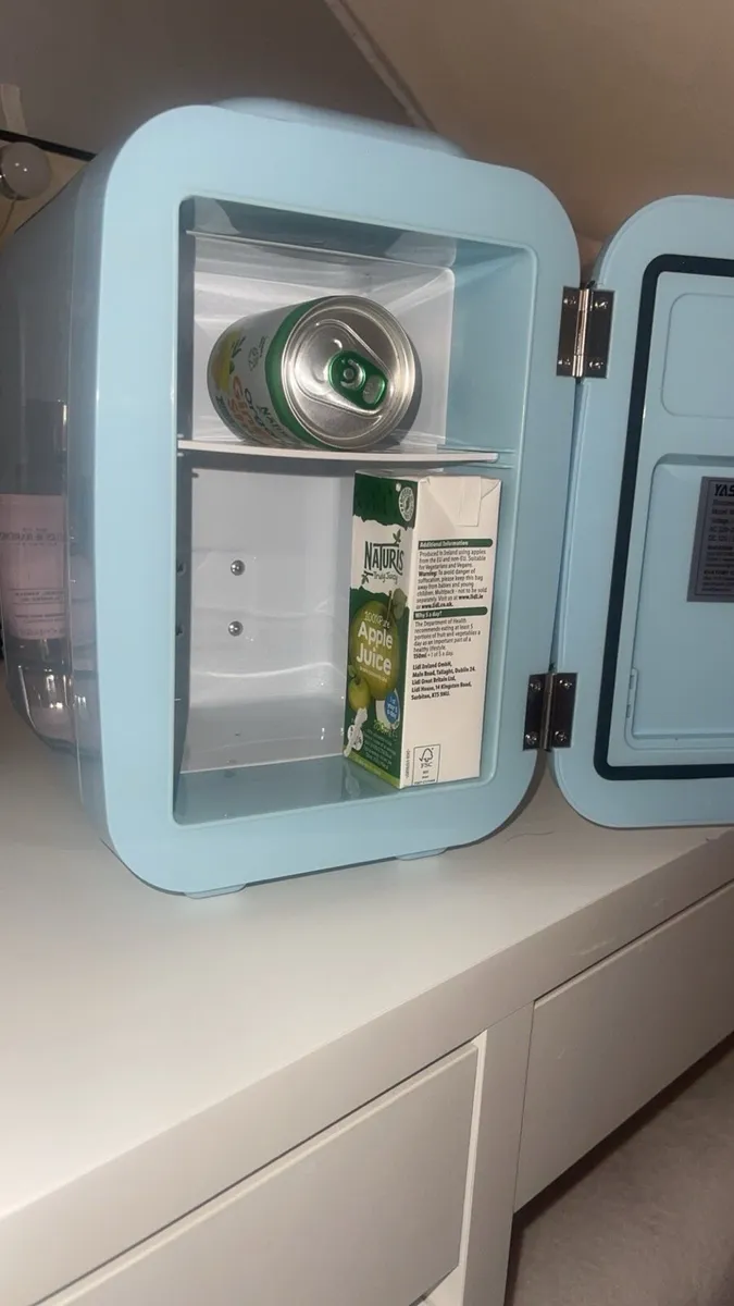 Mini fridge - Image 4