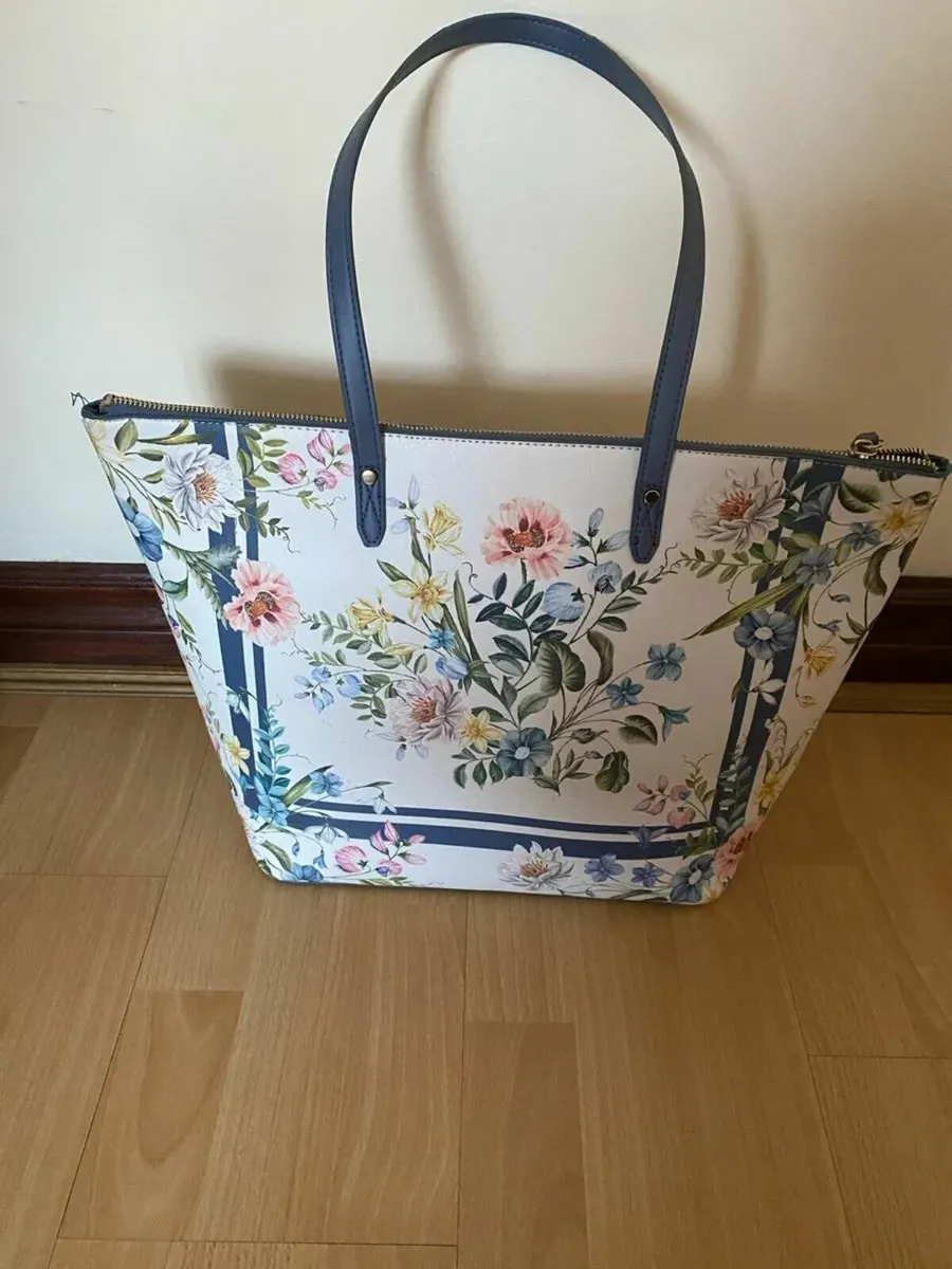 Beautiful Tote Shoulder Bag - Image 1