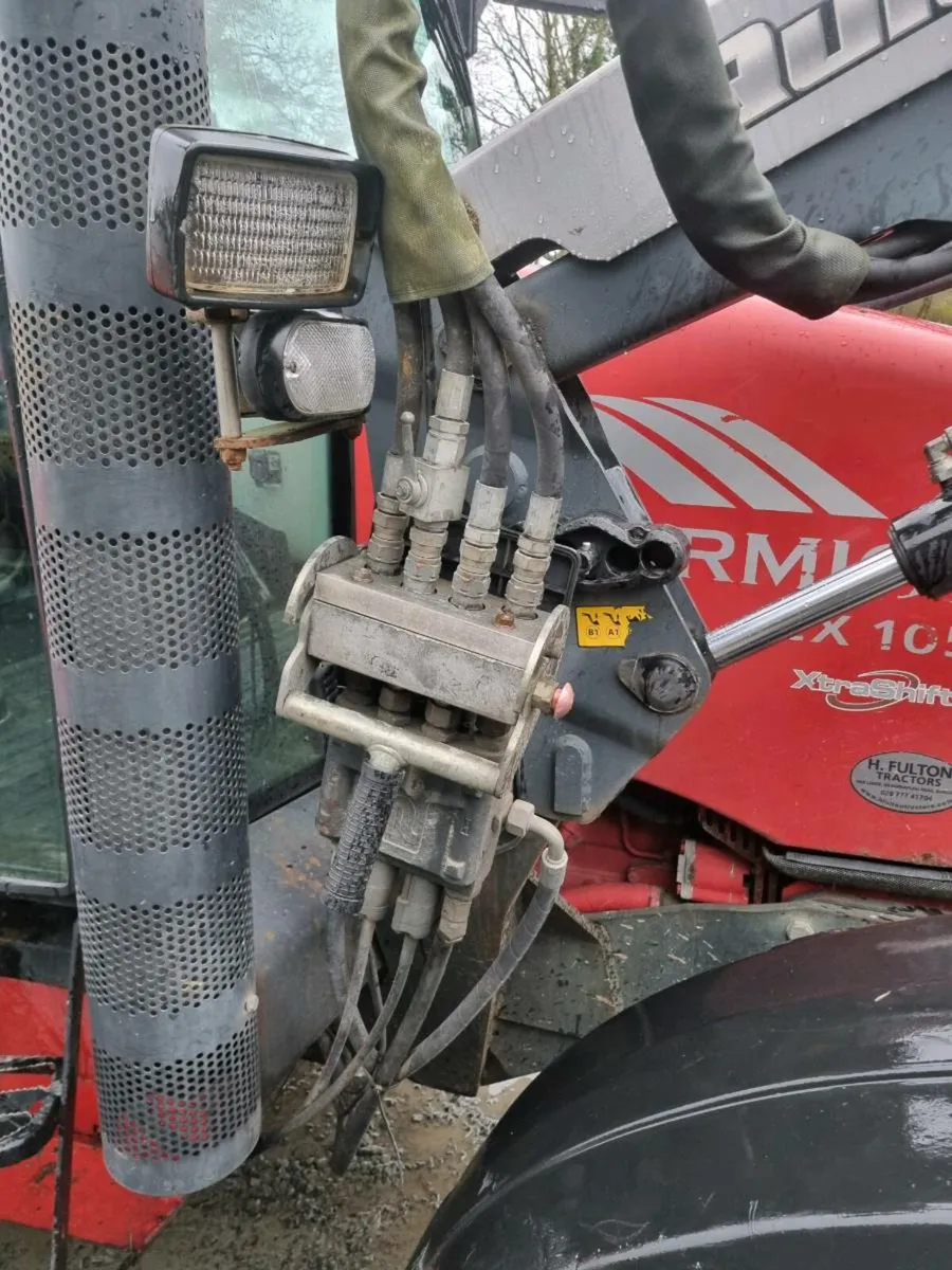 Front loader Quicke q 45 - Image 4