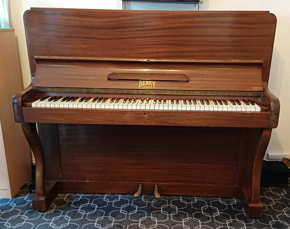 Berry london classic piano, antique 1960s, vintage - Image 2