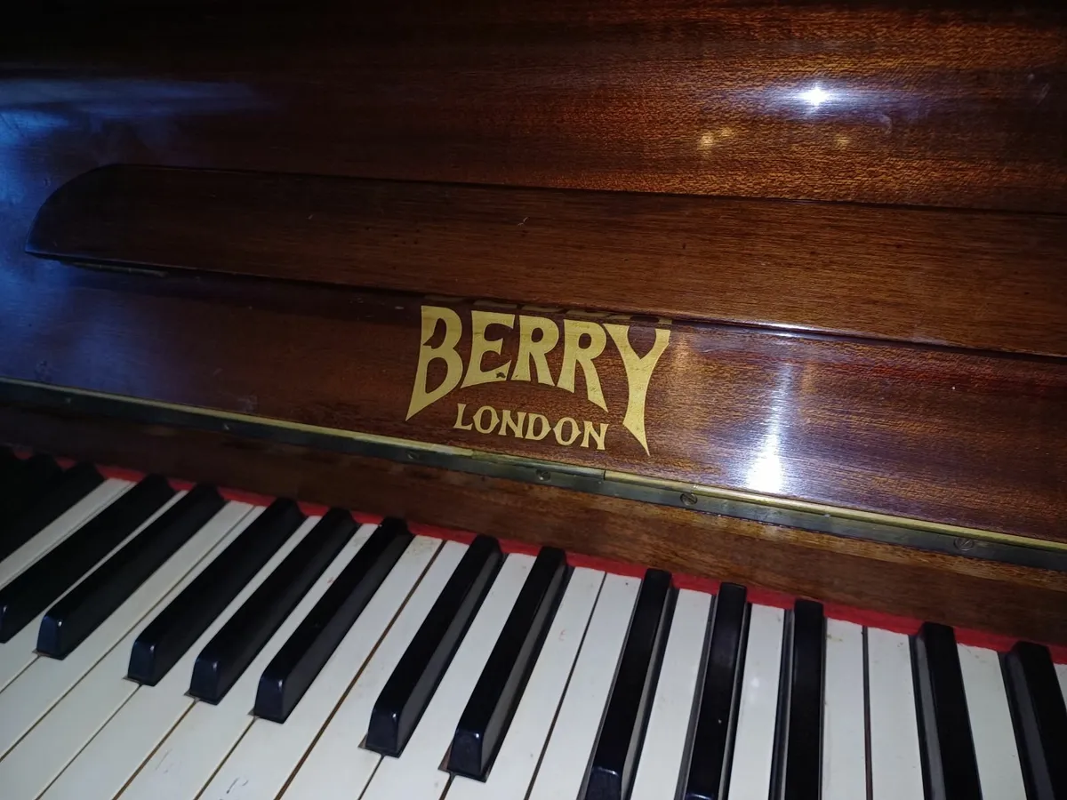 Berry london classic piano, antique 1960s, vintage - Image 4