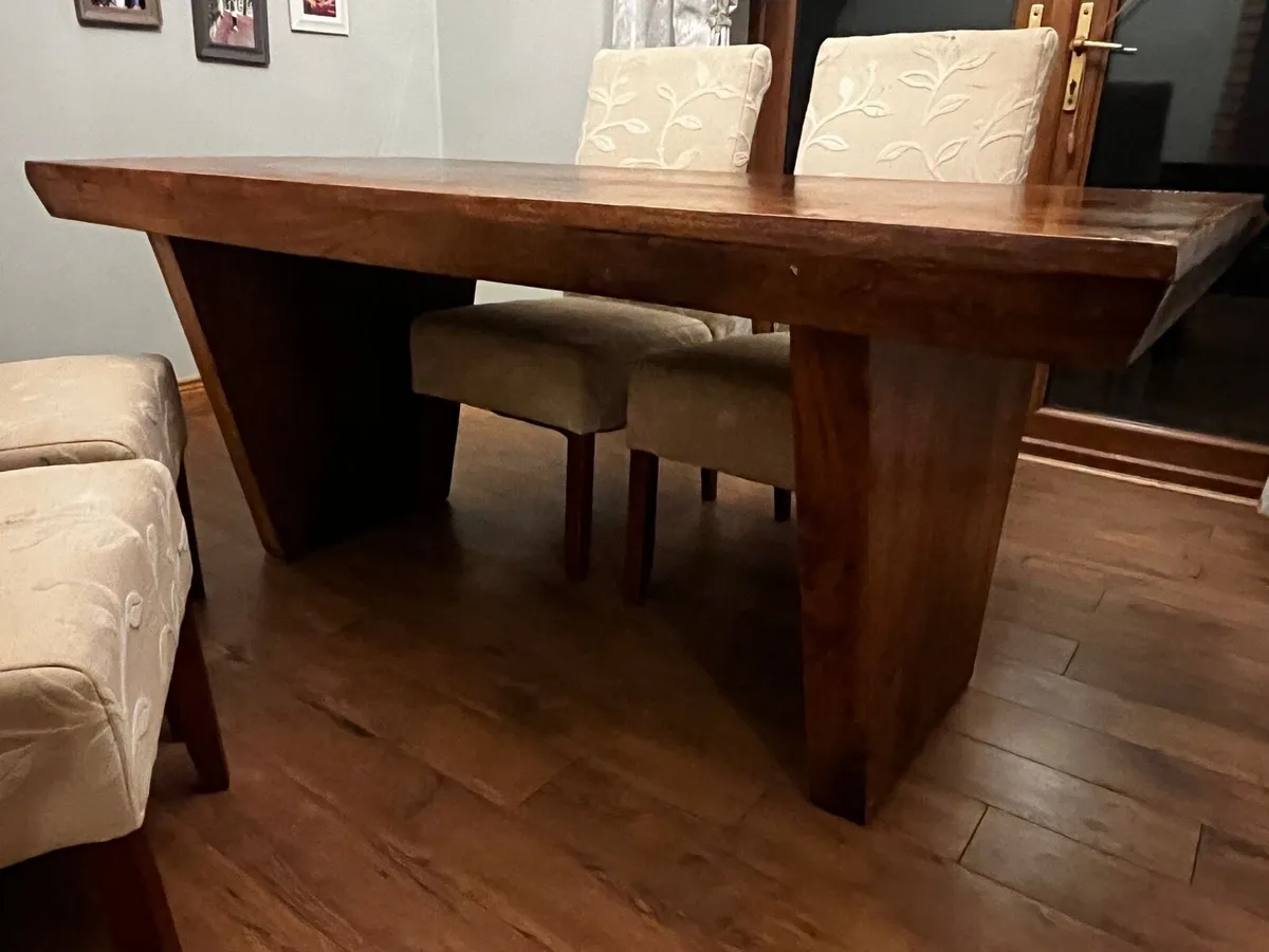 Table & 4 chairs - Image 1