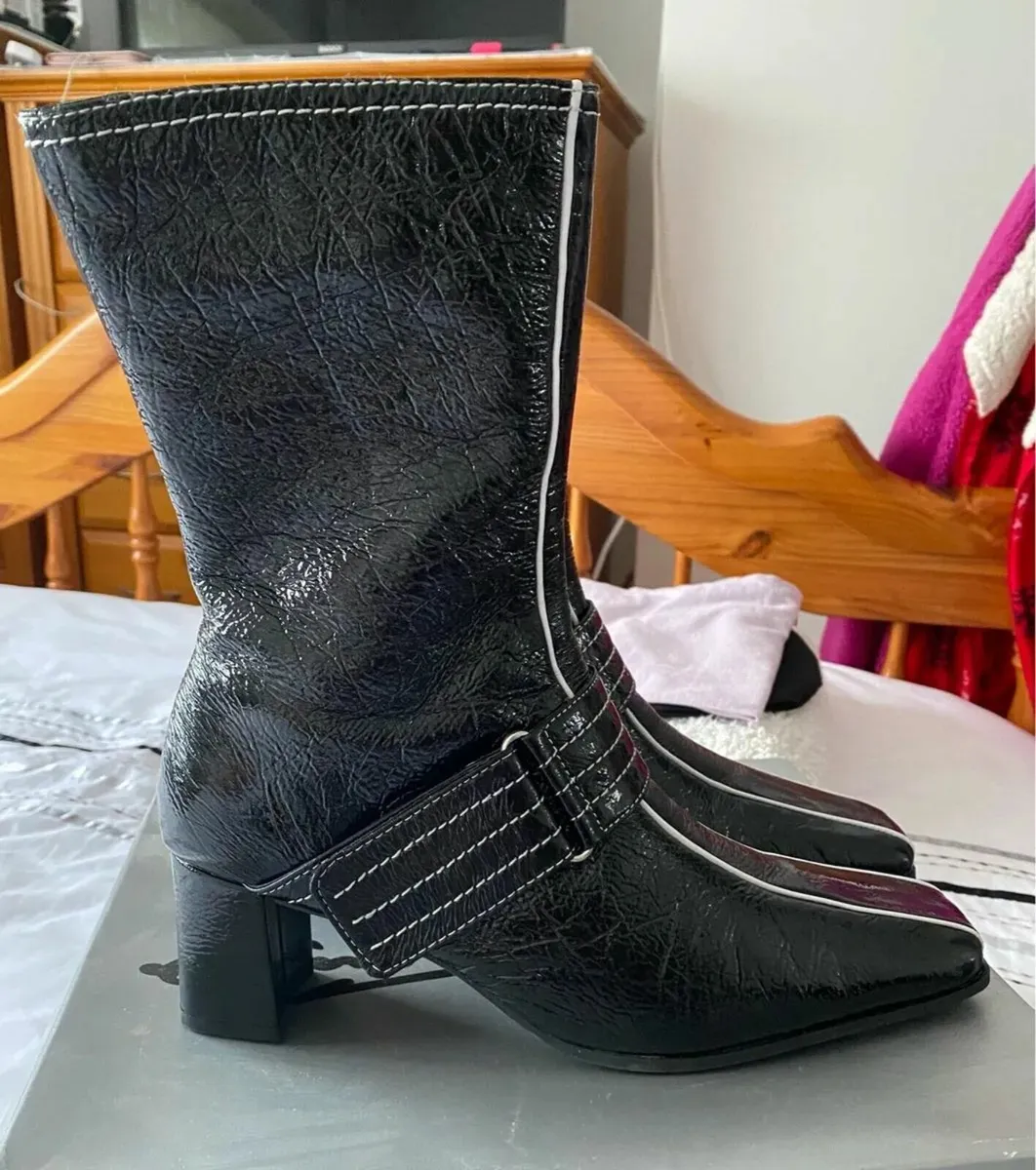 Brand NEW Gino Ventori Ladies Boots, Size 39 / 6 - Image 3
