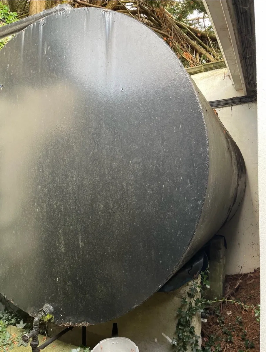 5,000 litre oil tank