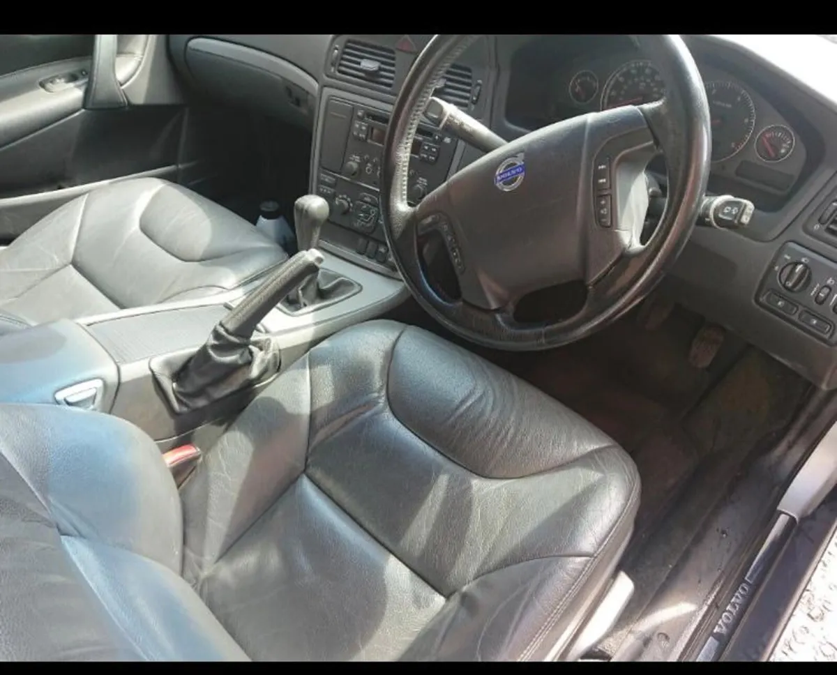 Breaking Volvo v70 s60 xc70 s80 - Image 2