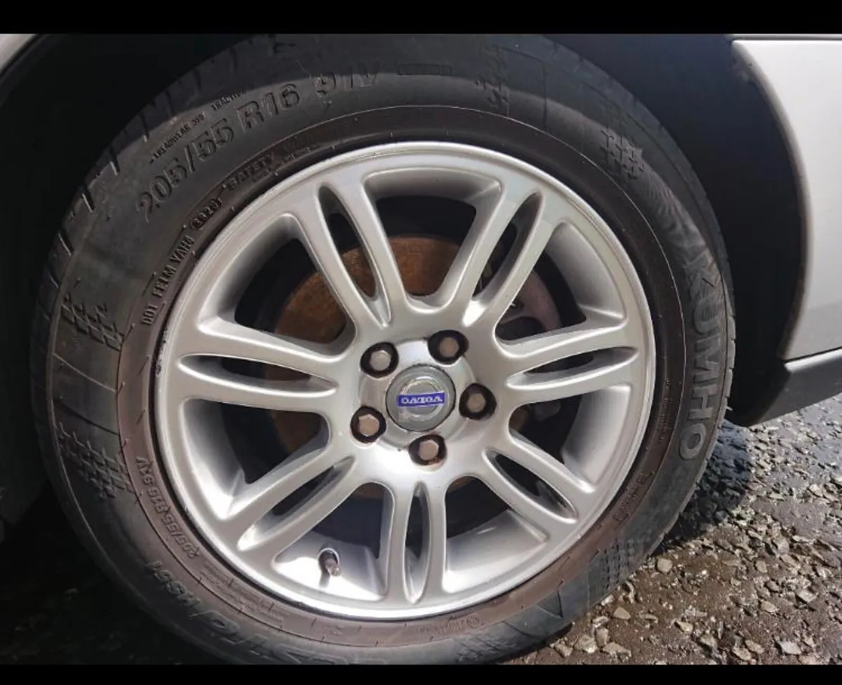 Breaking Volvo v70 s60 xc70 s80 - Image 3