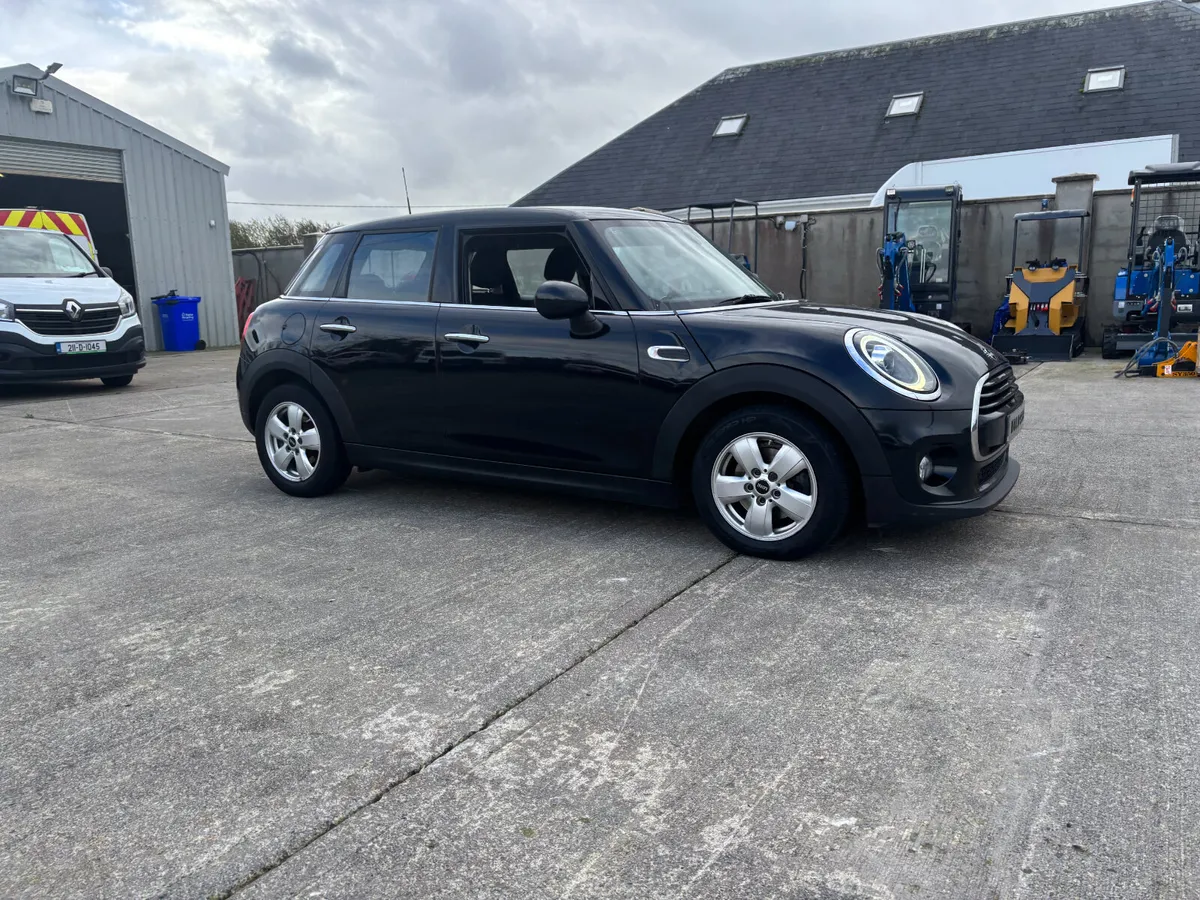 Mini Cooper 2018 - Image 2