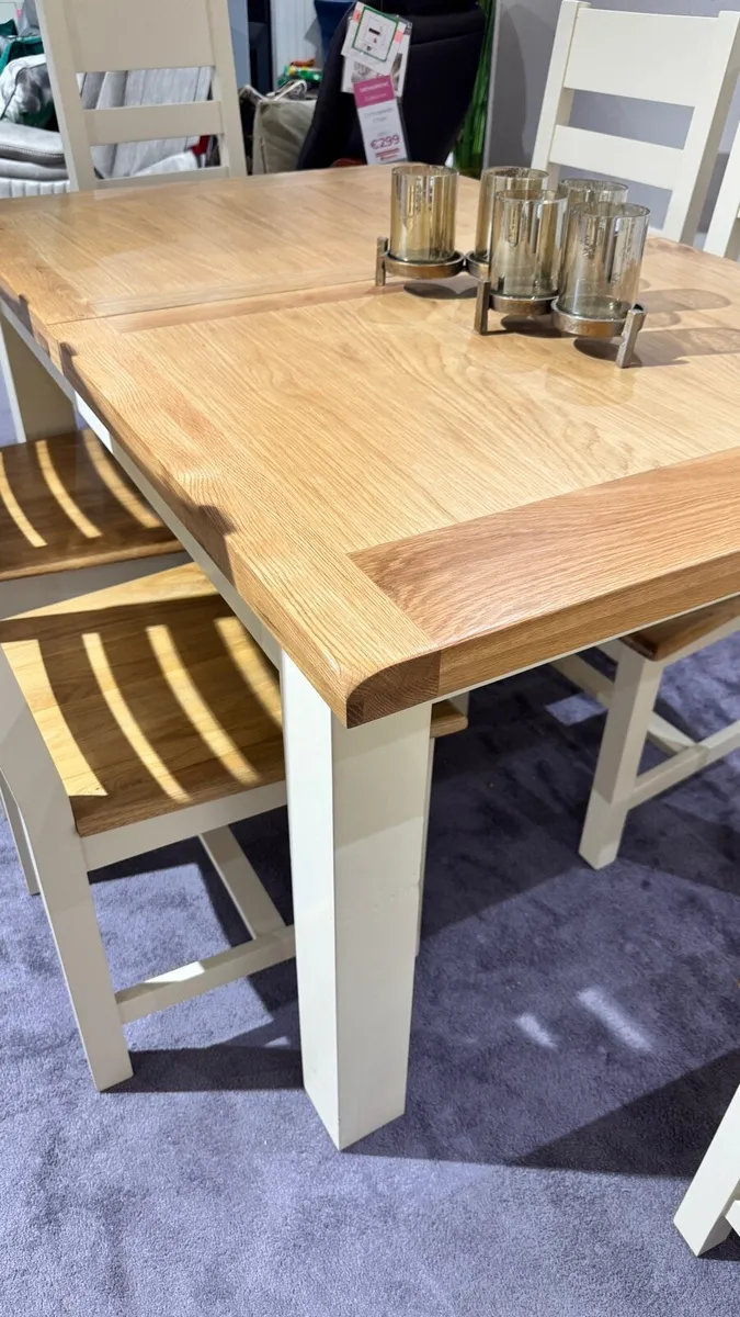 Oak Extendable rectangular Dining Table, Like New - Image 2