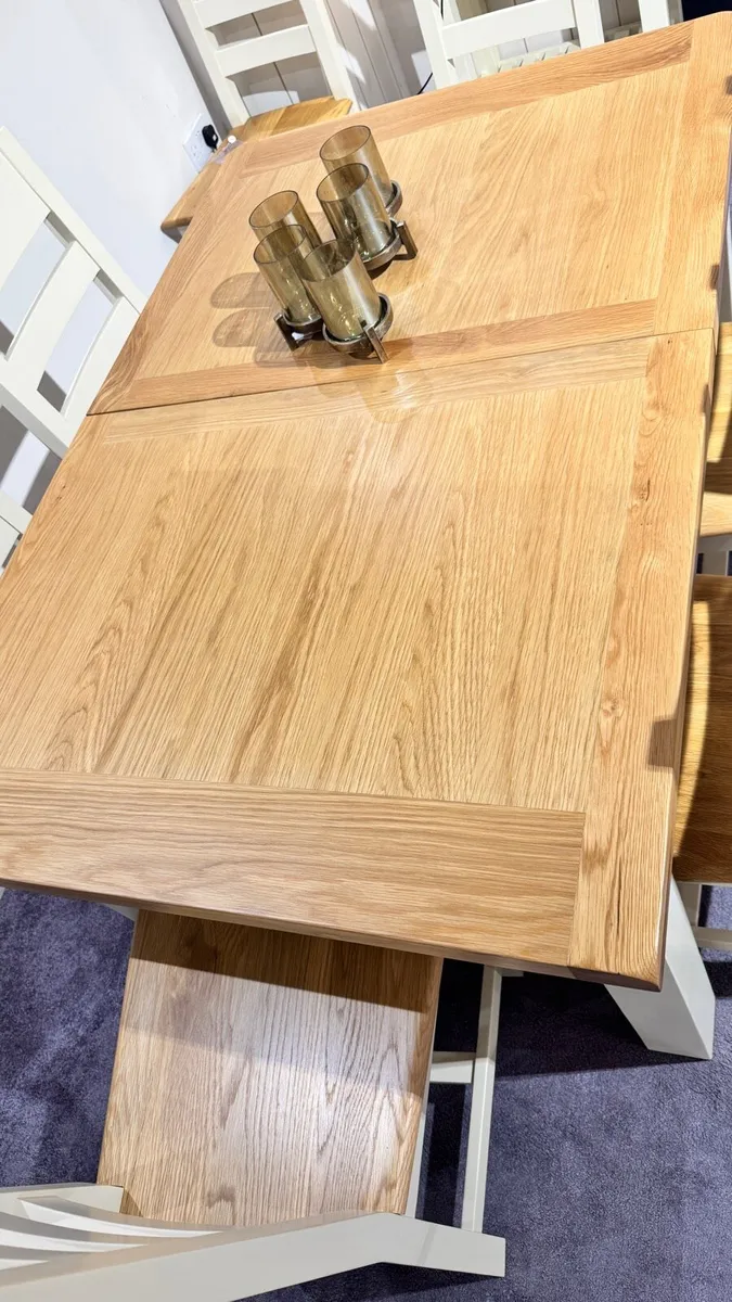 Oak Extendable rectangular Dining Table, Like New - Image 3