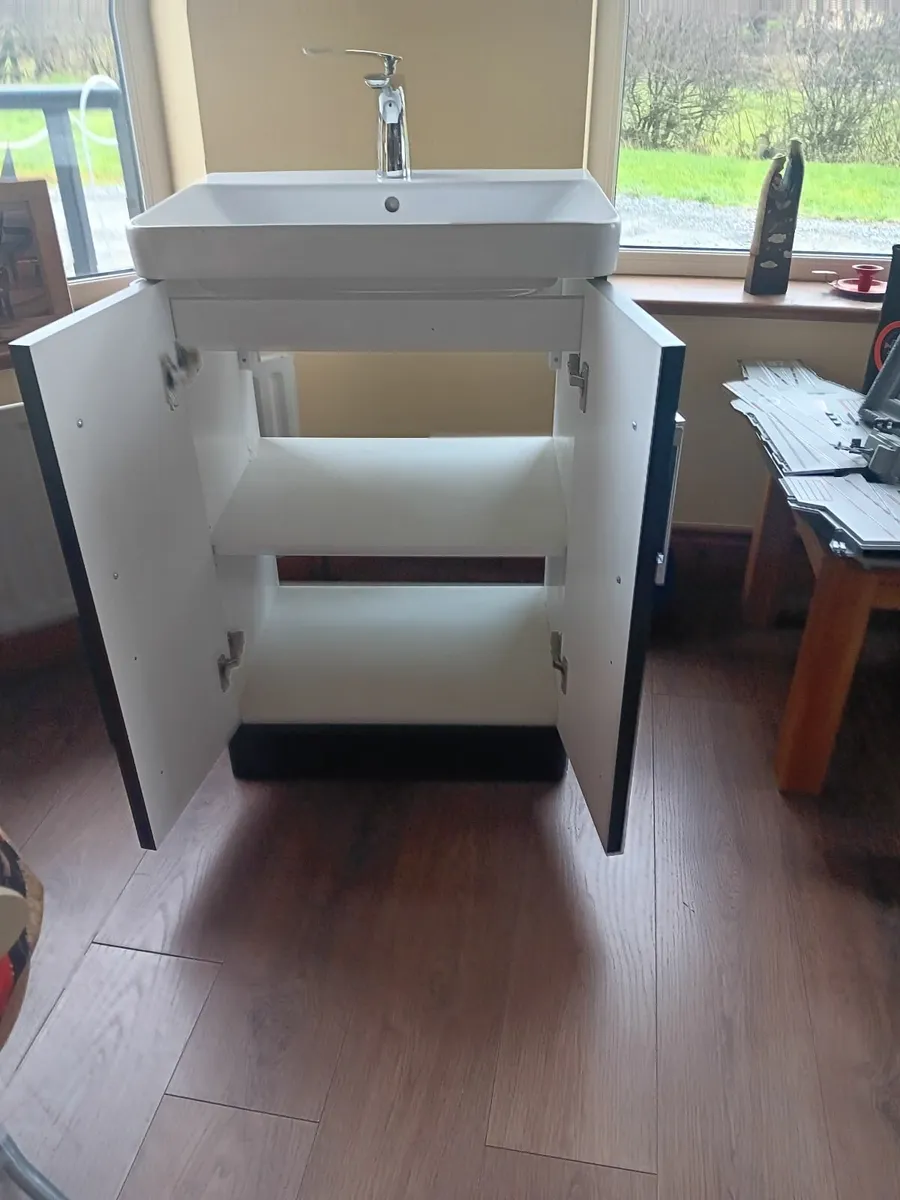 Bathroom Unit - Image 2