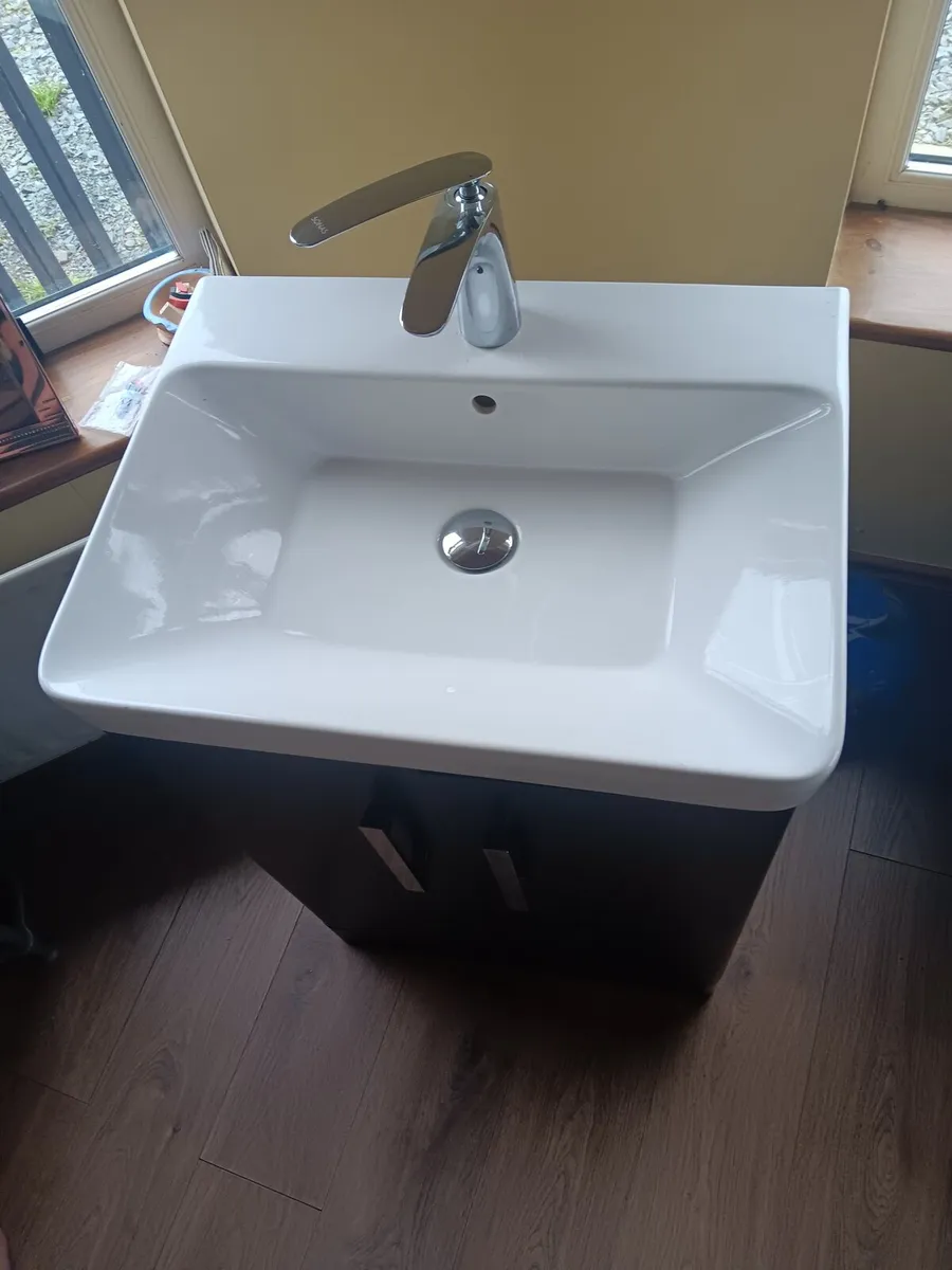 Bathroom Unit - Image 3