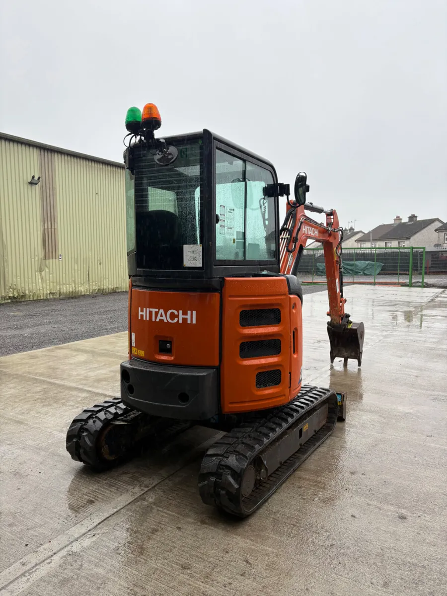 2020 Hitachi 26U - Image 4
