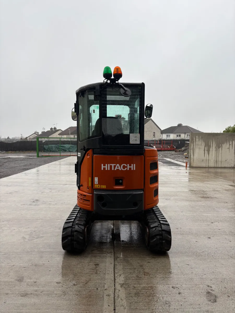 2020 Hitachi 26U - Image 3