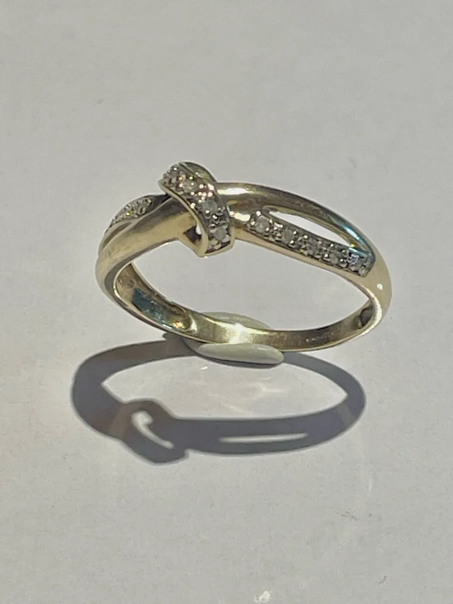 9ct Gold and Diamond Ring - Image 3