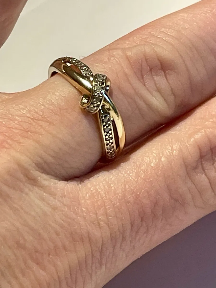 9ct Gold and Diamond Ring - Image 4