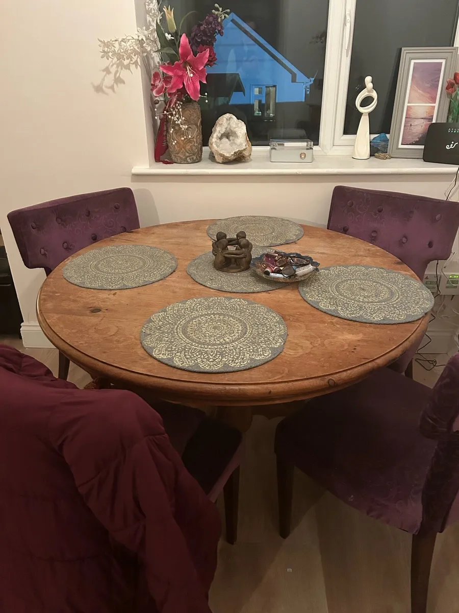 Round Oak kitchen table - Image 1