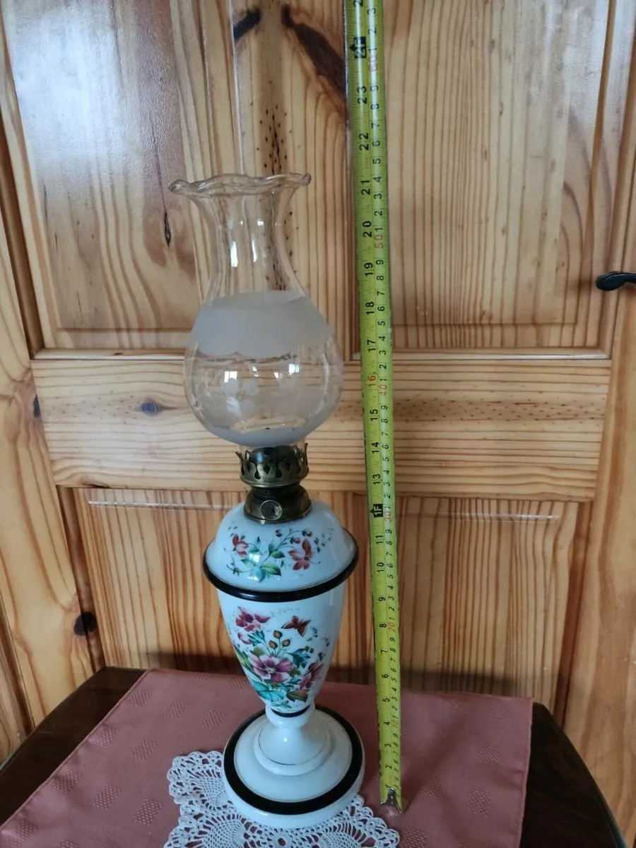 Lovely antique oil lamp made of milk glass - Image 1