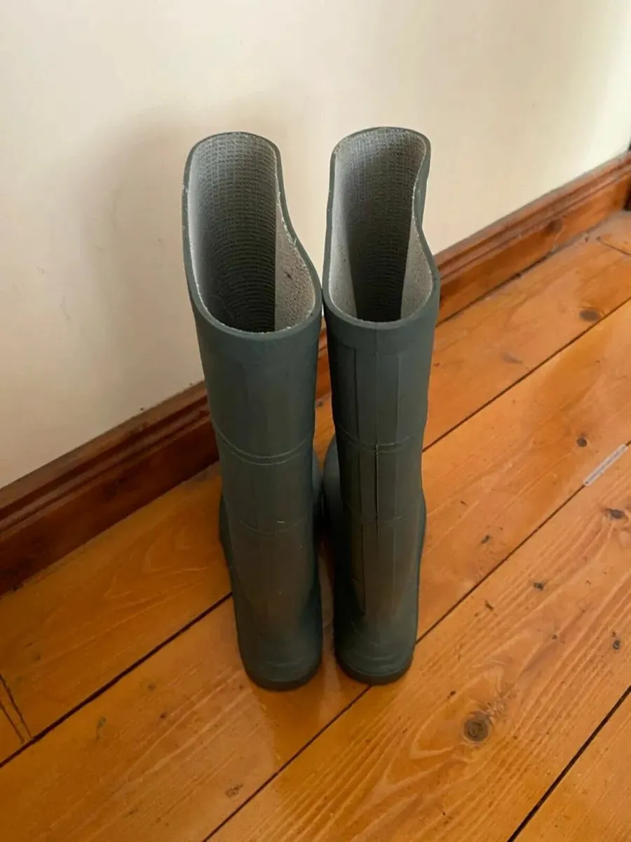 Green Wellington Boots Size 40 / 7, Worn Once Only - Image 3