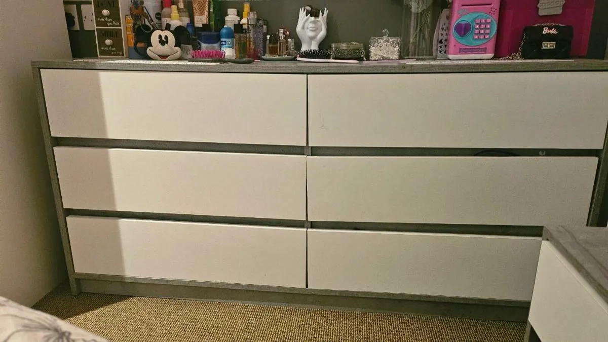 Chest of drawer with side tables - Image 2