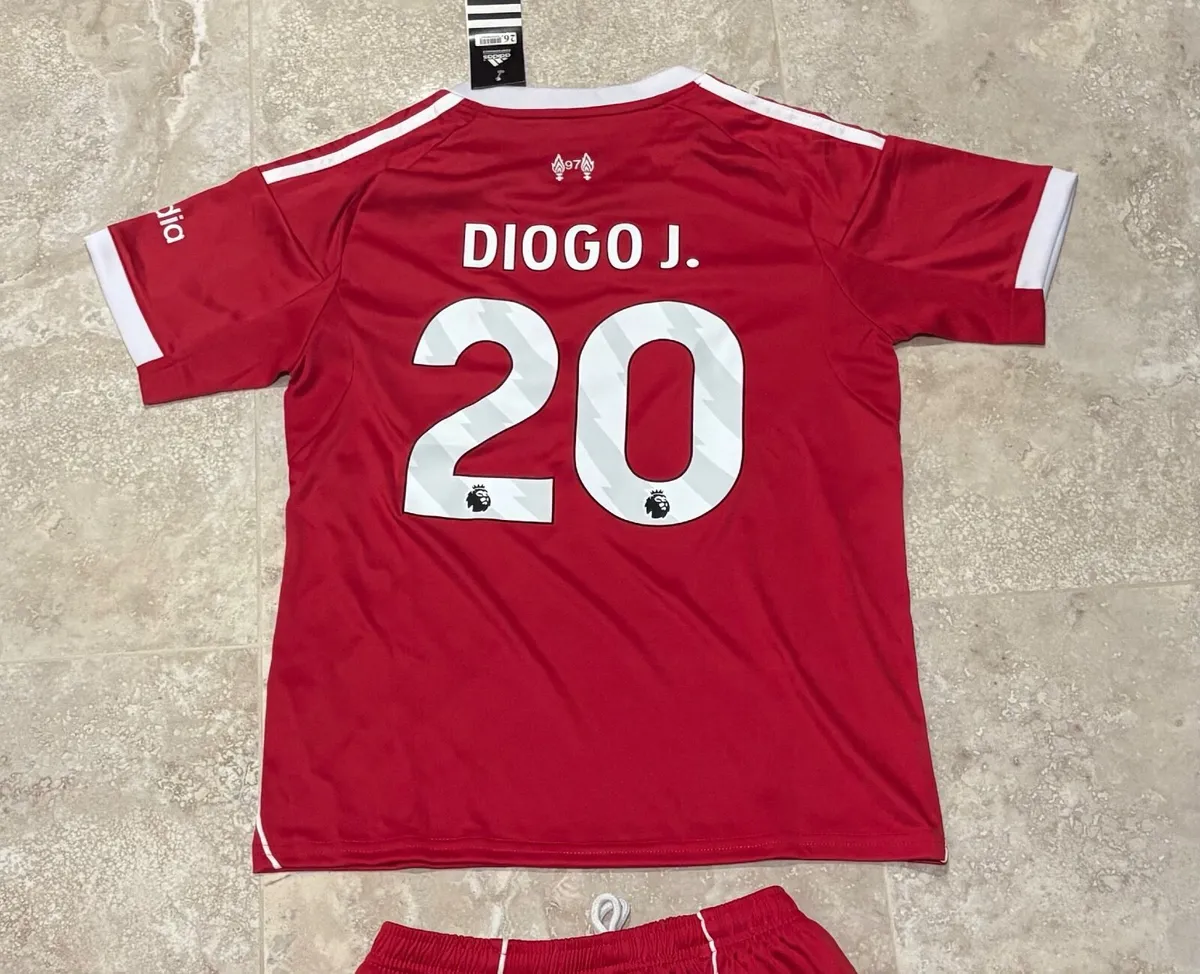 Liverpool kit age 10-11 - Image 4