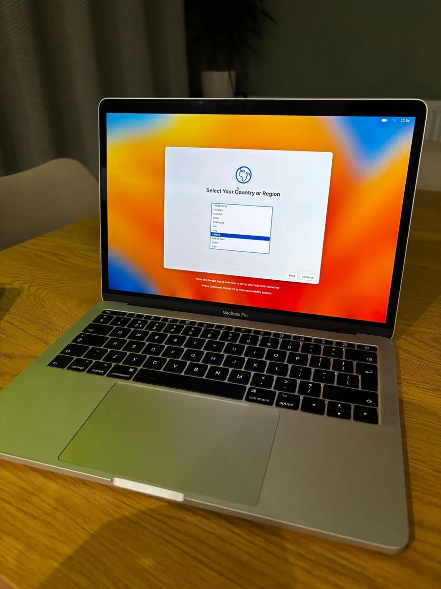 🎁 FREE MacBook Pro – Christmas Gift for a Family