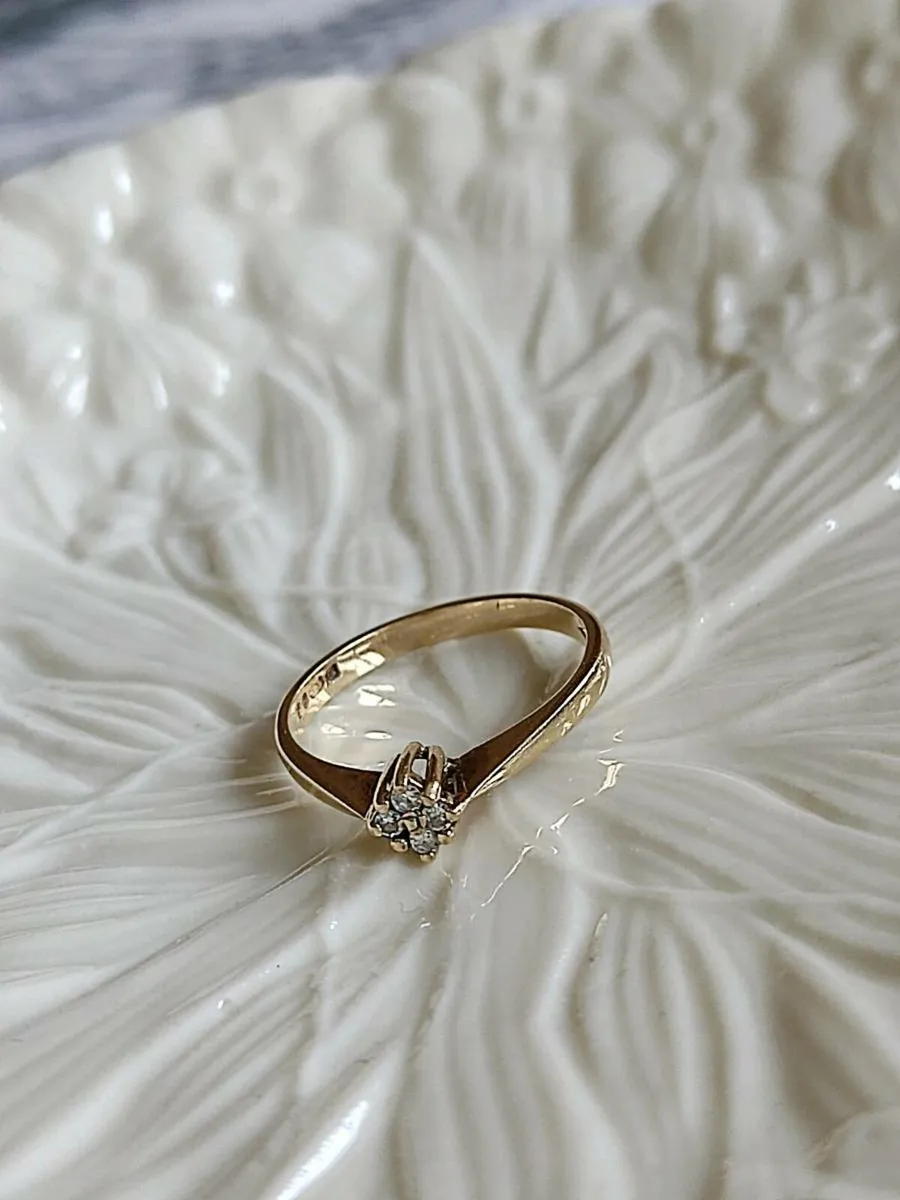 Vintage 9 CT yellow Gold Diamonds ring - Image 1