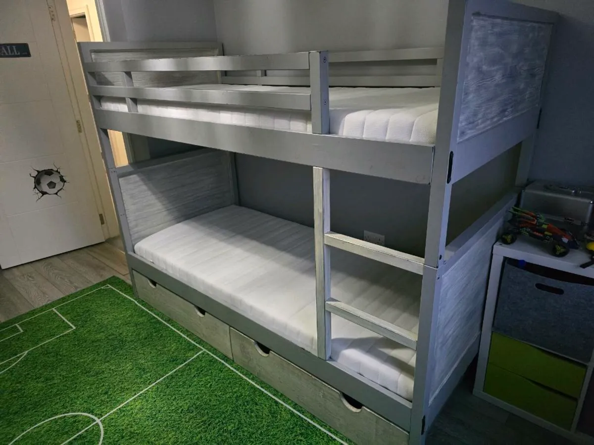 Bunk bed - Image 1