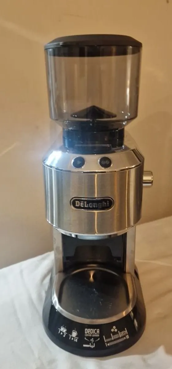 Delonghi coffee machine and coffee grinder - Image 2