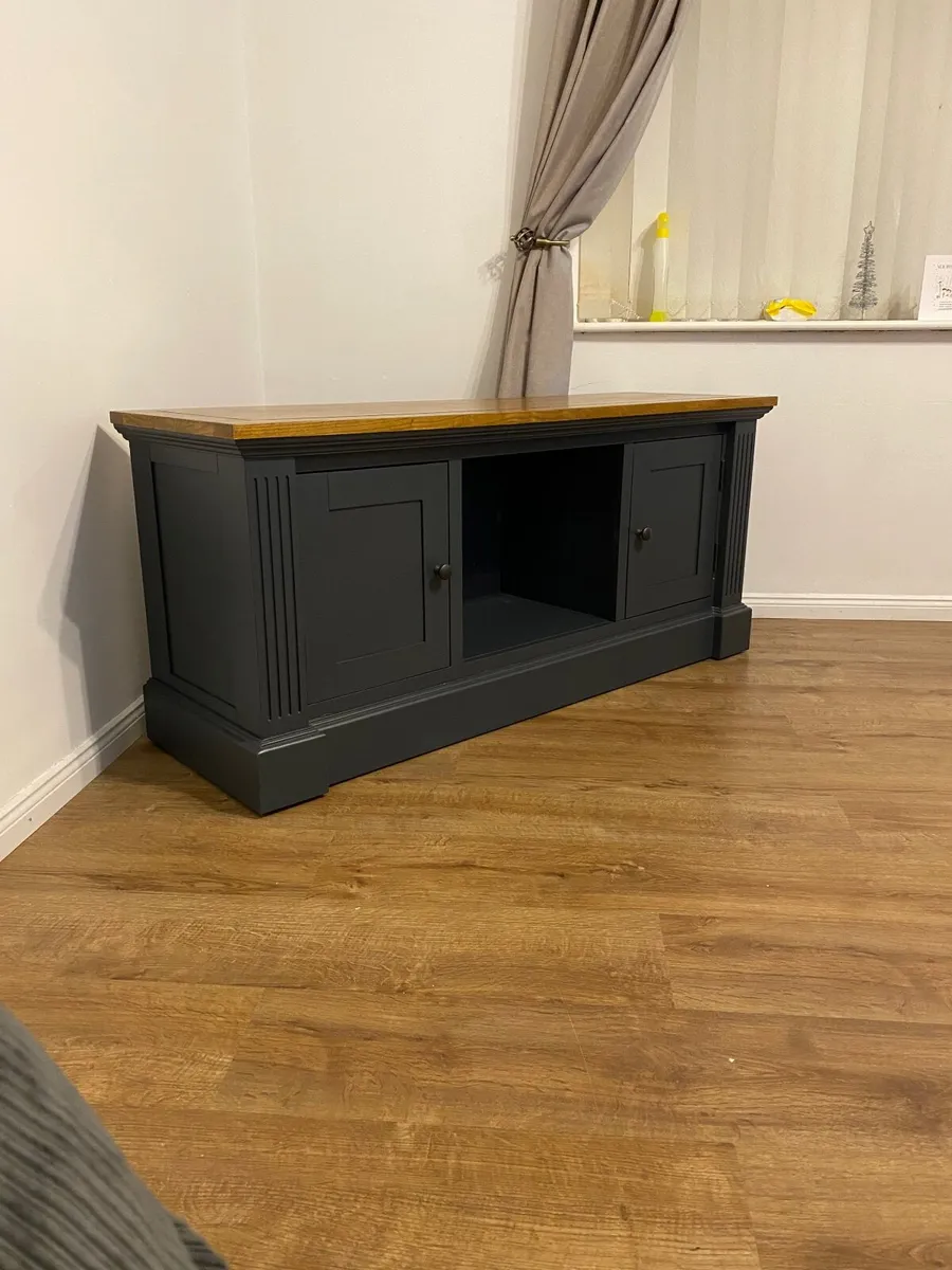 Oak cabinet - Image 1