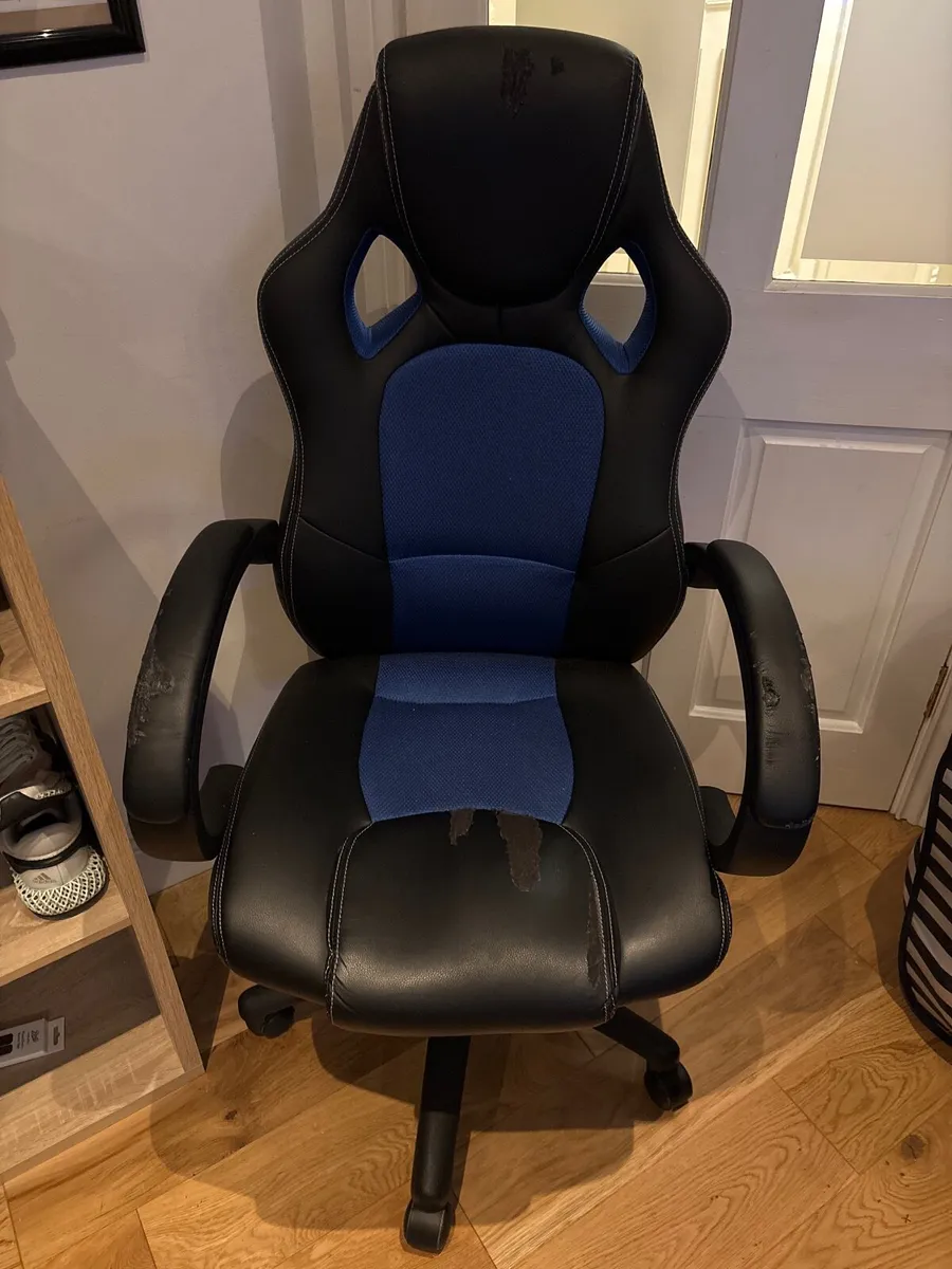 Gaming chair FREE - Image 1
